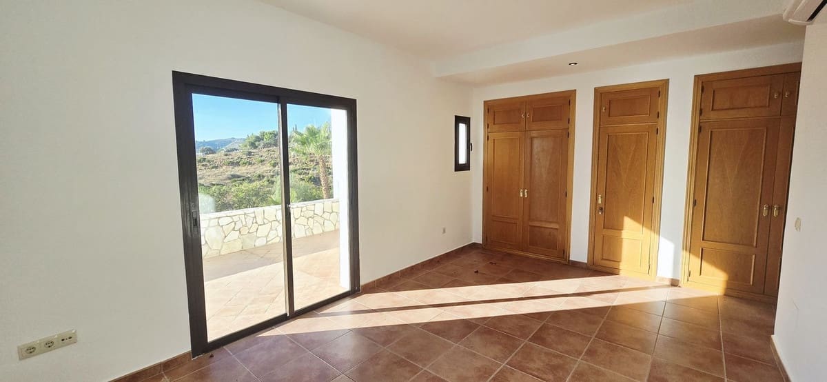 4 soveværelse Villa til salg i Mijas med swimmingpool garage - € 1.450.000 (Ref: 9617980)