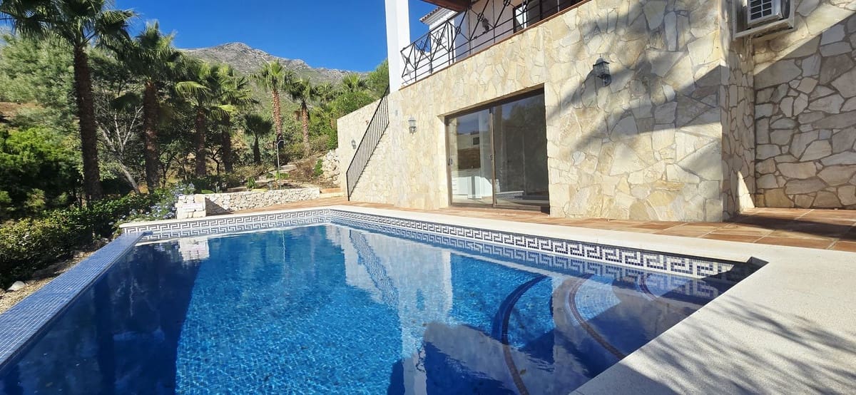 4 soveværelse Villa til salg i Mijas med swimmingpool garage - € 1.450.000 (Ref: 9617980)