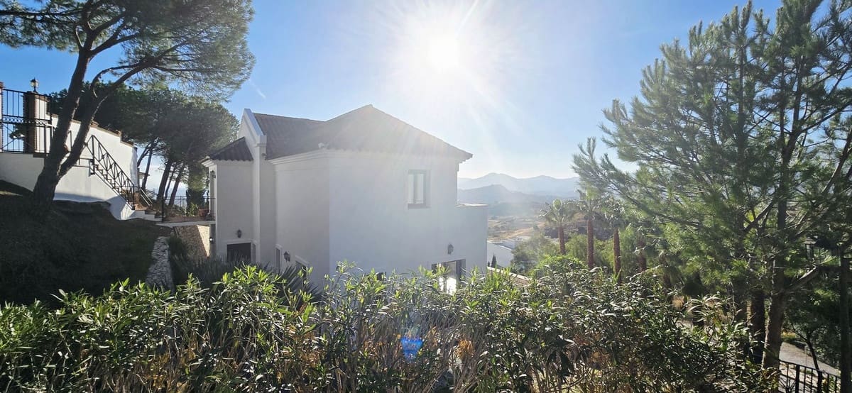 4 soveværelse Villa til salg i Mijas med swimmingpool garage - € 1.450.000 (Ref: 9617980)