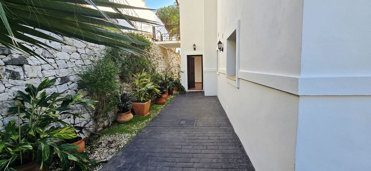 4 soveværelse Villa til salg i Mijas med swimmingpool garage - € 1.450.000 (Ref: 9617980)