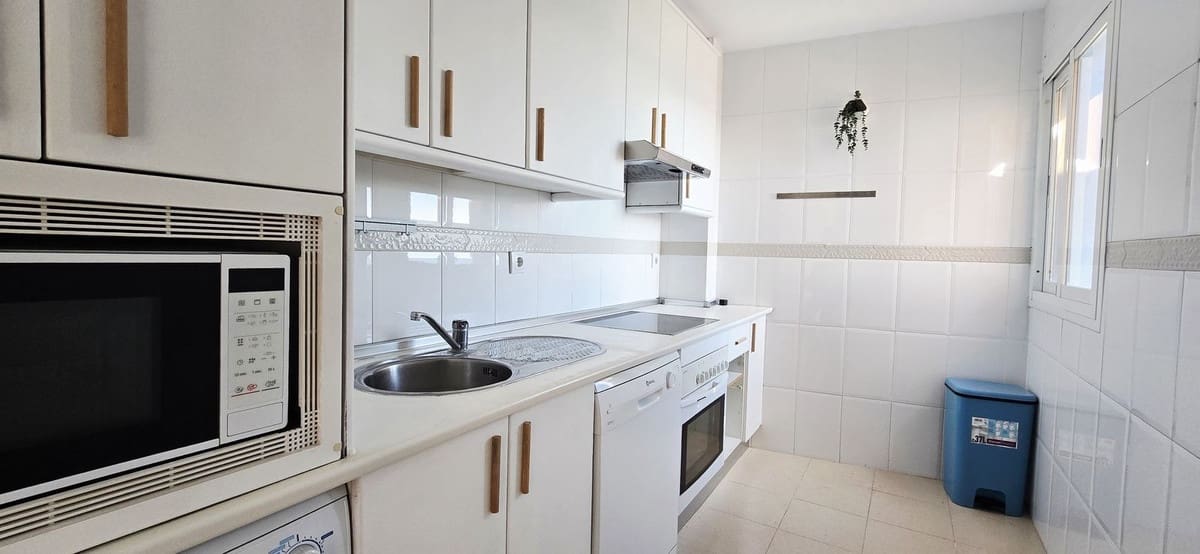 2 bedroom Penthouse for sale in Fuengirola with pool garage - € 419,000 (Ref: 9617981)