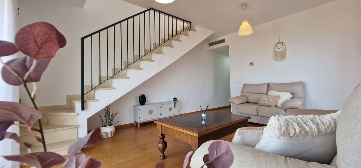 2 bedroom Penthouse for sale in Fuengirola with pool garage - € 419,000 (Ref: 9617981)