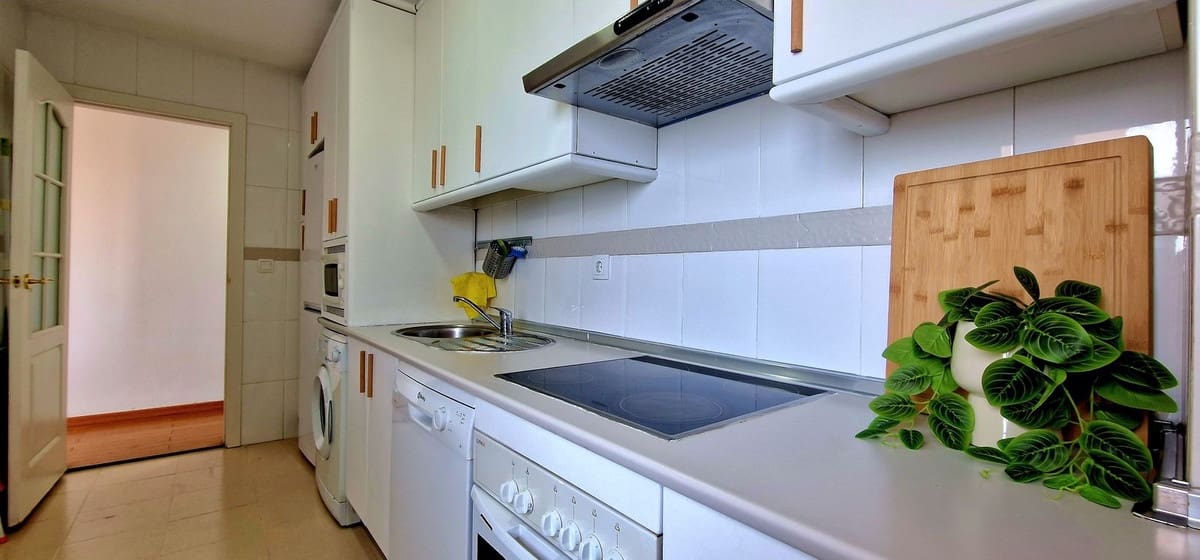 2 bedroom Penthouse for sale in Fuengirola with pool garage - € 419,000 (Ref: 9617981)