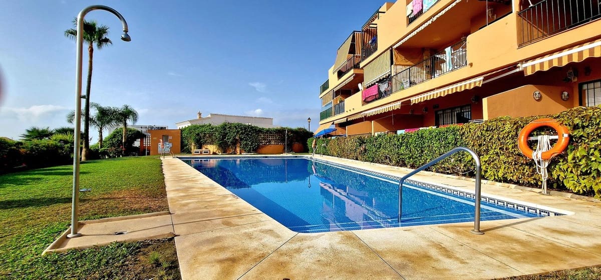 2 bedroom Penthouse for sale in Fuengirola with pool garage - € 419,000 (Ref: 9617981)