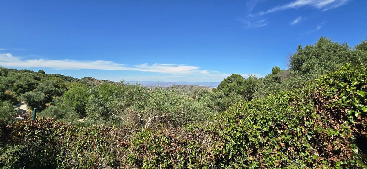 3 bedroom Villa for sale in Monda with pool - € 249,500 (Ref: 9617990)