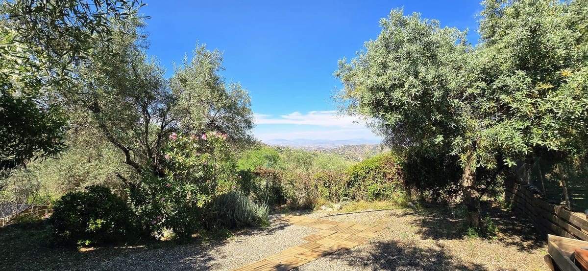 3 bedroom Villa for sale in Monda with pool - € 249,500 (Ref: 9617990)