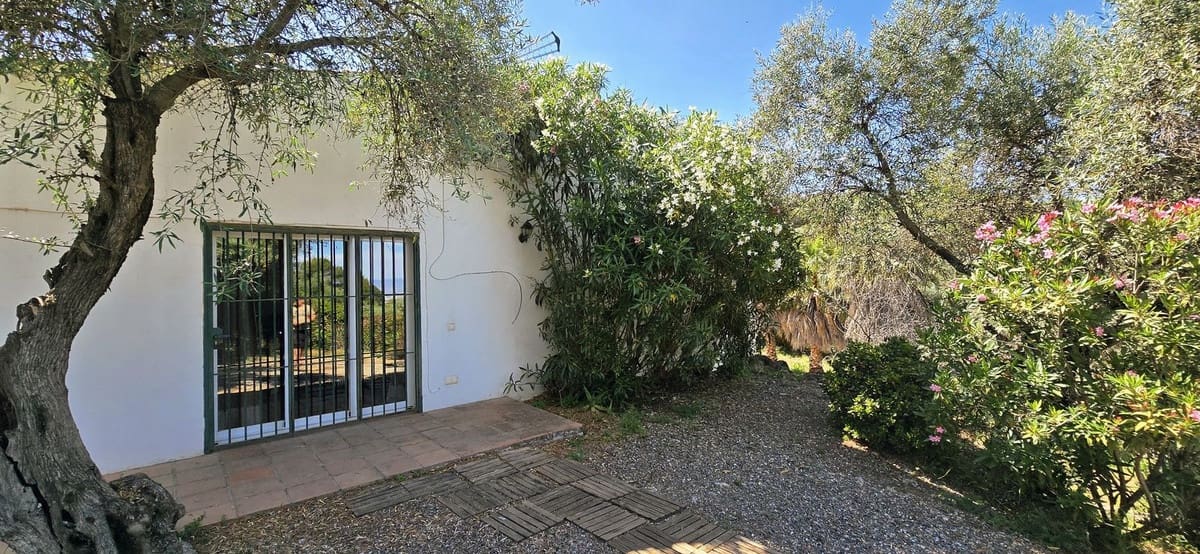 3 bedroom Villa for sale in Monda with pool - € 249,500 (Ref: 9617990)