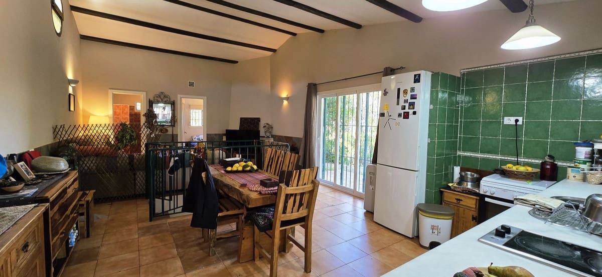 3 bedroom Villa for sale in Monda with pool - € 249,500 (Ref: 9617990)