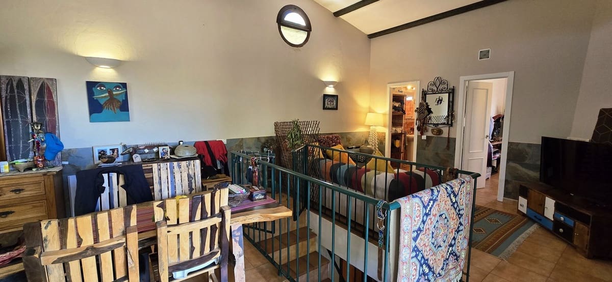 3 bedroom Villa for sale in Monda with pool - € 249,500 (Ref: 9617990)