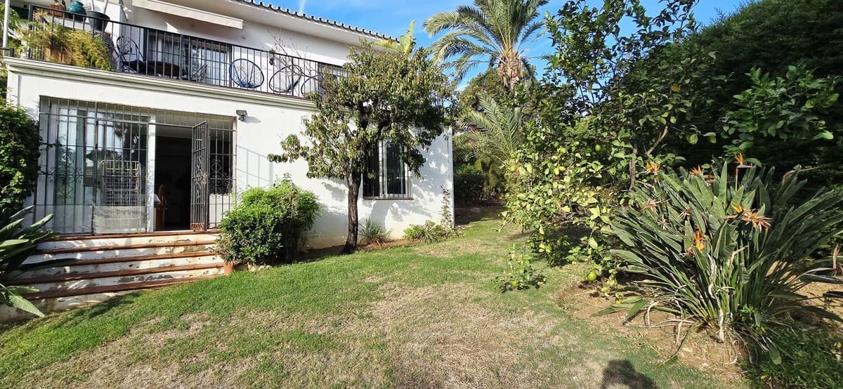 3 soveværelse Lejlighed til salg i Nueva Andalucia med swimmingpool garage - € 420.000 (Ref: 9617991)