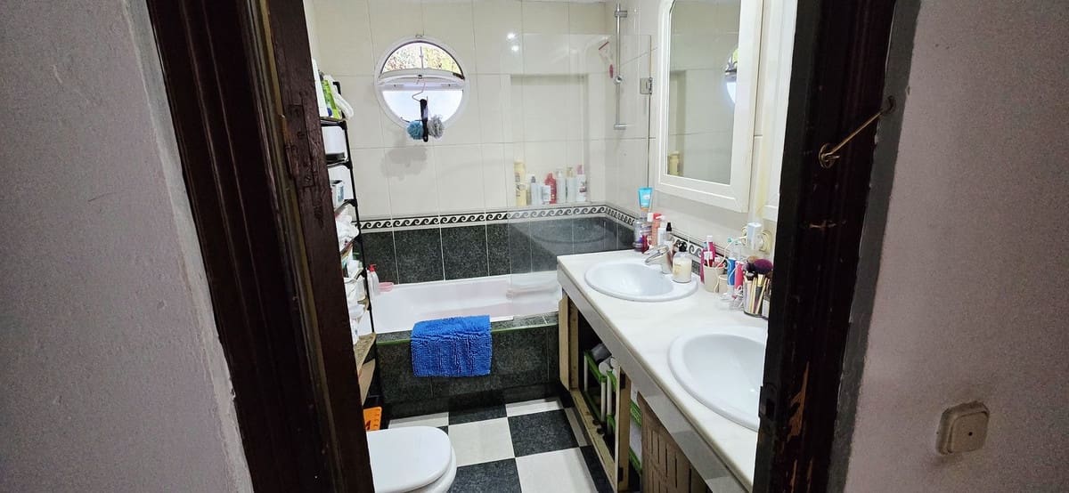 3 soveværelse Lejlighed til salg i Nueva Andalucia med swimmingpool garage - € 420.000 (Ref: 9617991)