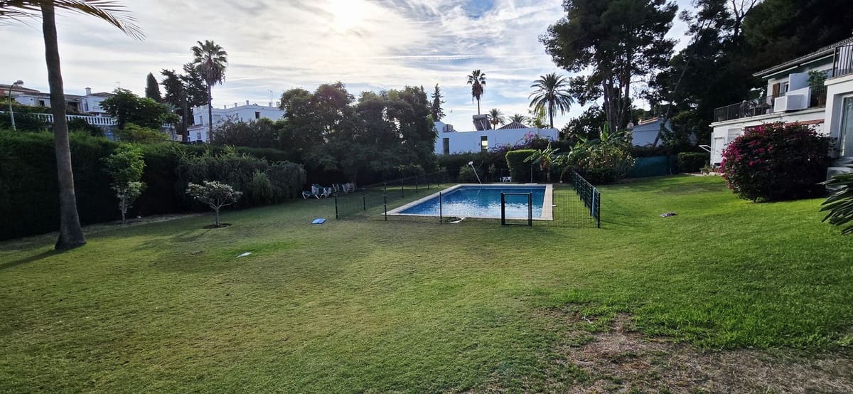 3 soveværelse Lejlighed til salg i Nueva Andalucia med swimmingpool garage - € 420.000 (Ref: 9617991)