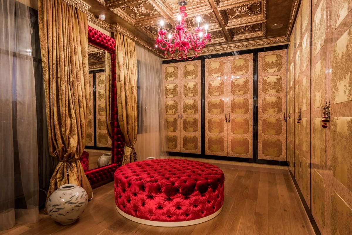 7 bedroom Villa for sale in Las Chapas with pool - € 9,500,000 (Ref: 9617993)