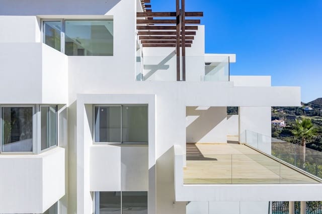 2 bedroom Apartment for sale in Marbella with pool garage - € 690,000 (Ref: 7854420)