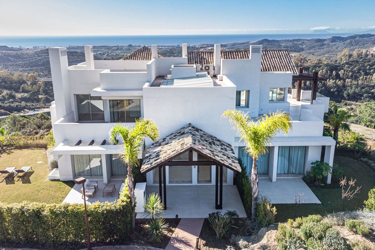 2 bedroom Apartment for sale in Marbella with pool garage - € 690,000 (Ref: 7854420)