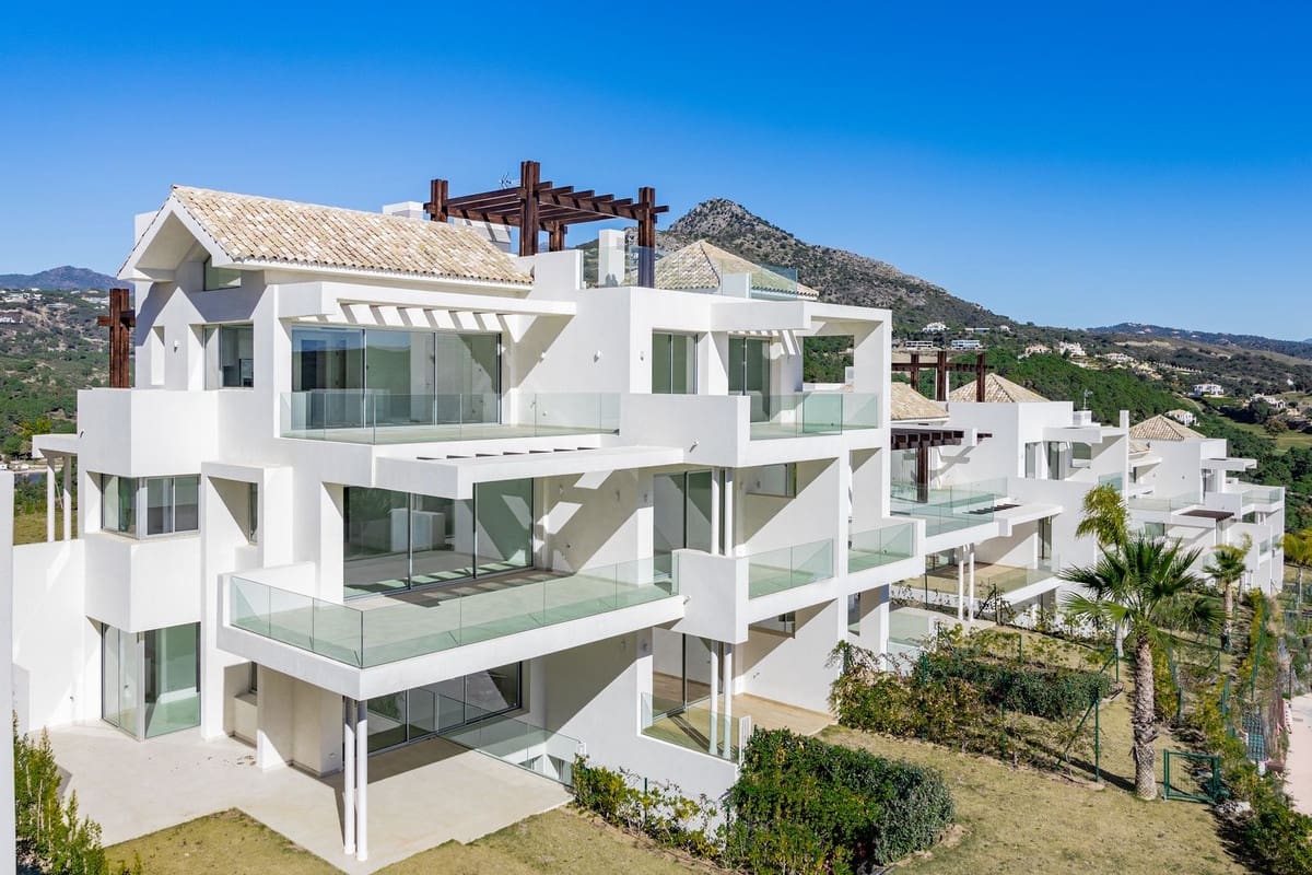 2 bedroom Apartment for sale in Marbella with pool garage - € 690,000 (Ref: 7854420)