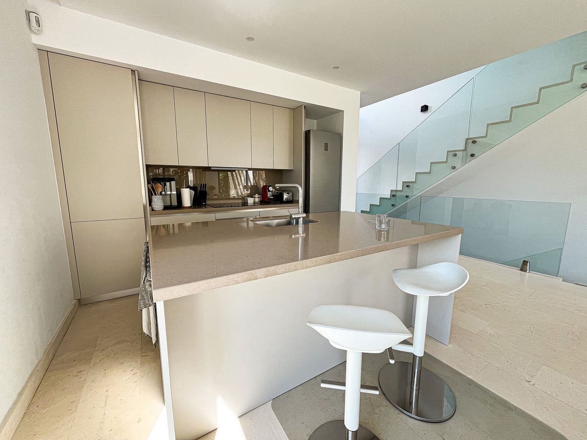 5 makuuhuone Paritalo myytävänä paikassa Cabopino mukana uima-altaan 
autotalli - 1 695 000 € (Ref: 9267756)