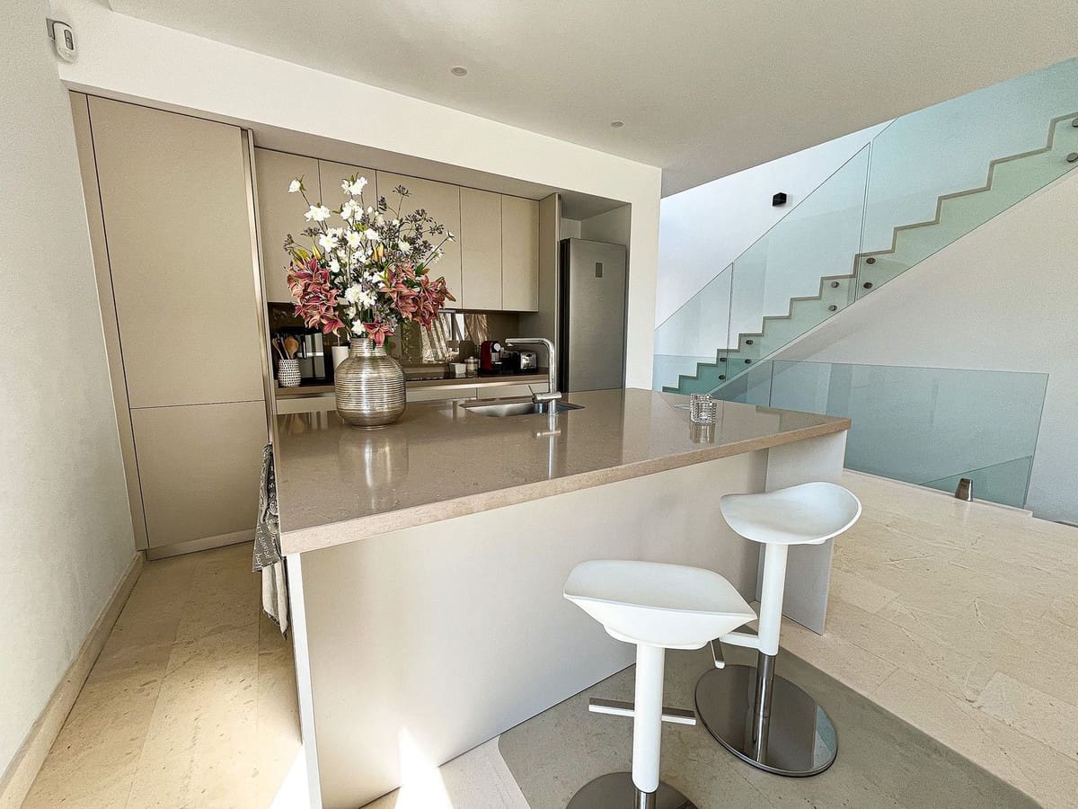 5 makuuhuone Paritalo myytävänä paikassa Cabopino mukana uima-altaan 
autotalli - 1 695 000 € (Ref: 9267756)