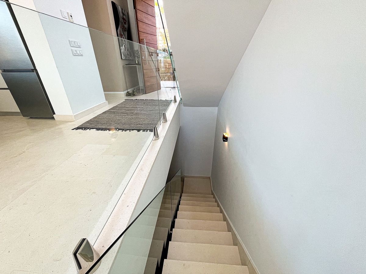 5 makuuhuone Paritalo myytävänä paikassa Cabopino mukana uima-altaan 
autotalli - 1 695 000 € (Ref: 9267756)