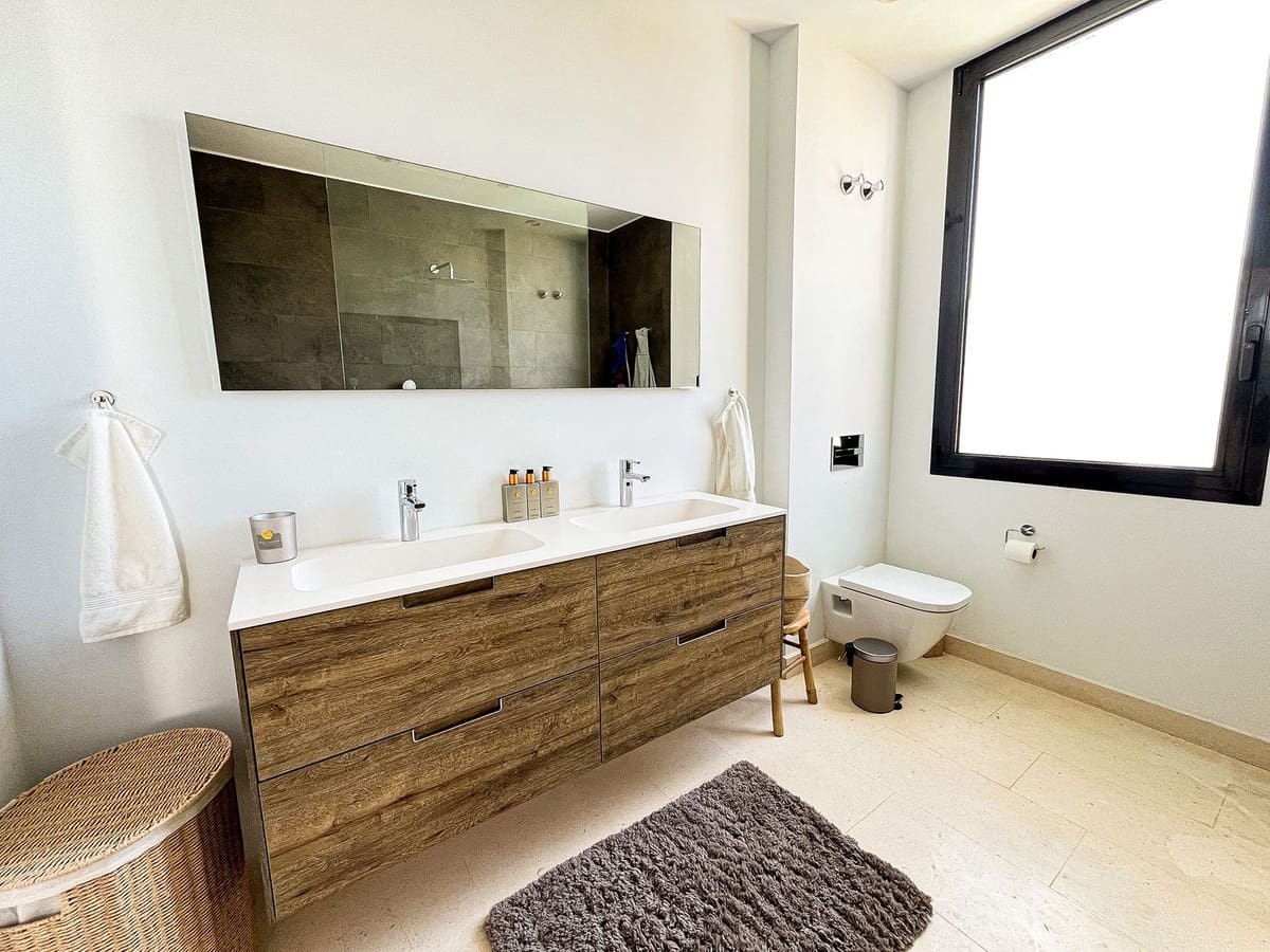 5 makuuhuone Paritalo myytävänä paikassa Cabopino mukana uima-altaan 
autotalli - 1 695 000 € (Ref: 9267756)