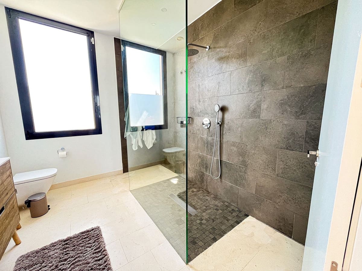 5 makuuhuone Paritalo myytävänä paikassa Cabopino mukana uima-altaan 
autotalli - 1 695 000 € (Ref: 9267756)