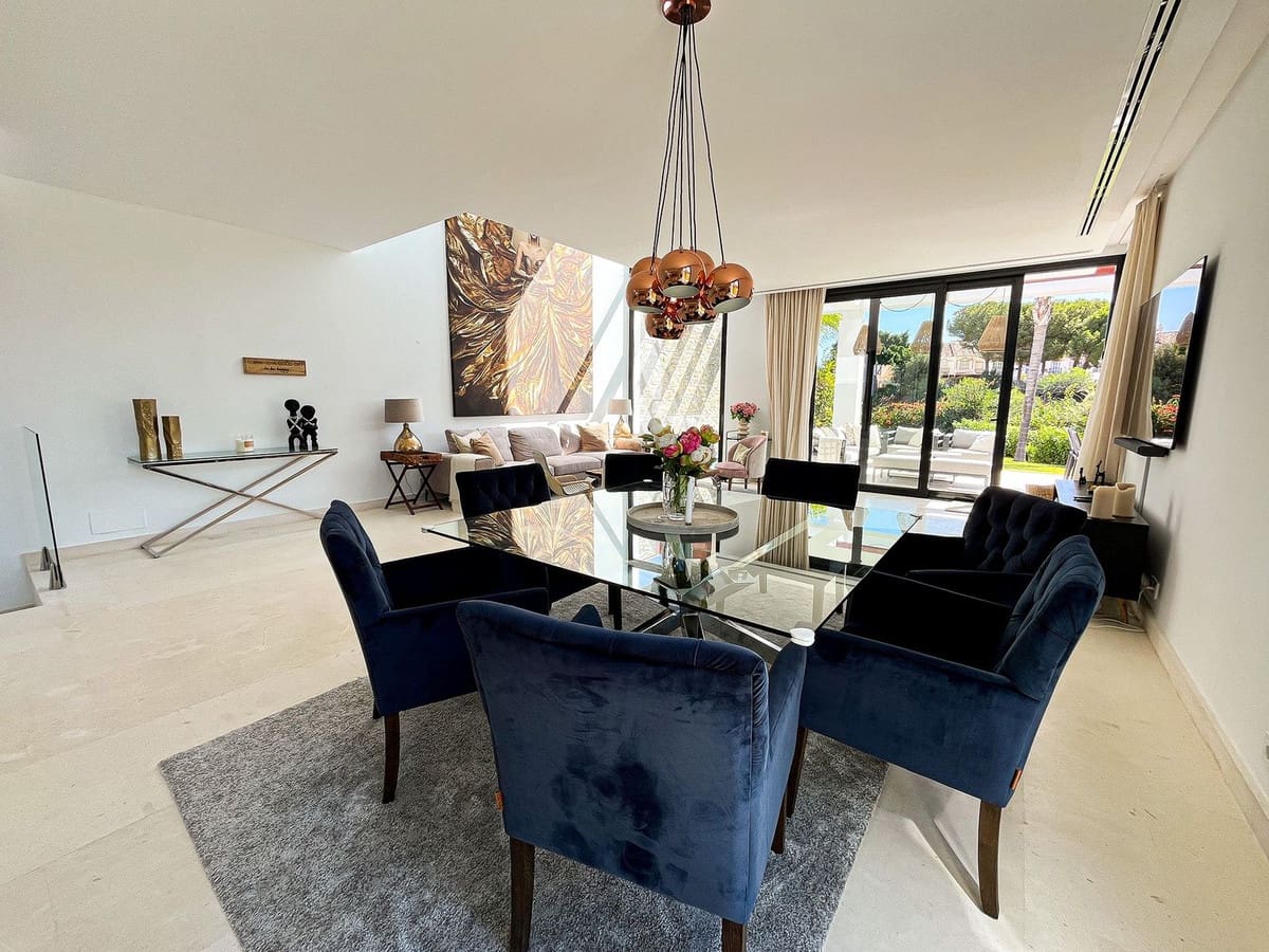 5 makuuhuone Paritalo myytävänä paikassa Cabopino mukana uima-altaan 
autotalli - 1 695 000 € (Ref: 9267756)