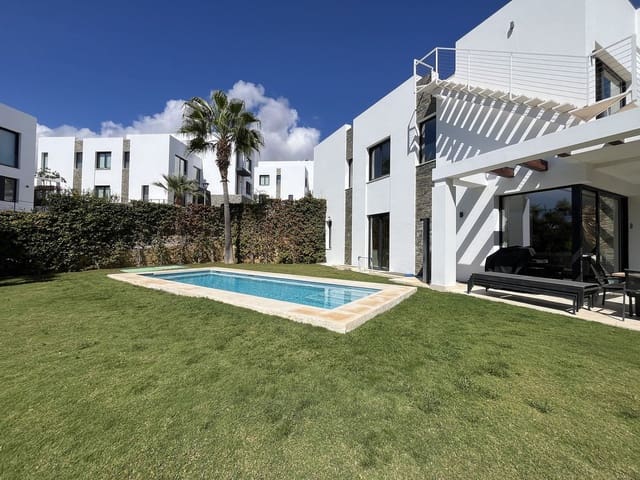 5 makuuhuone Paritalo myytävänä paikassa Cabopino, Marbella mukana uima-altaan 
autotalli - 1 695 000 € (Ref: 9267756)