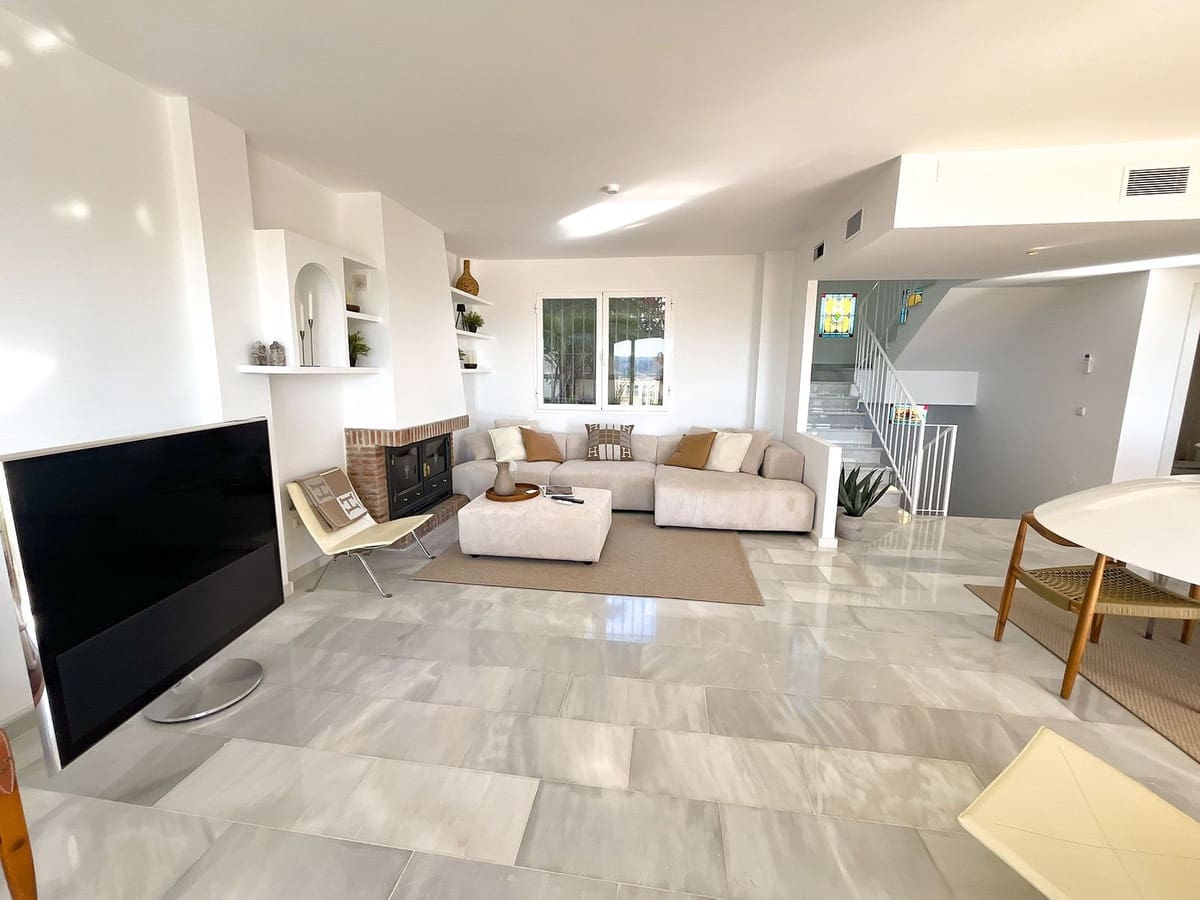 3 soverom Villa til salgs i Mijas Golf med svømmebasseng garasje - € 1 195 000 (Ref: 9474360)