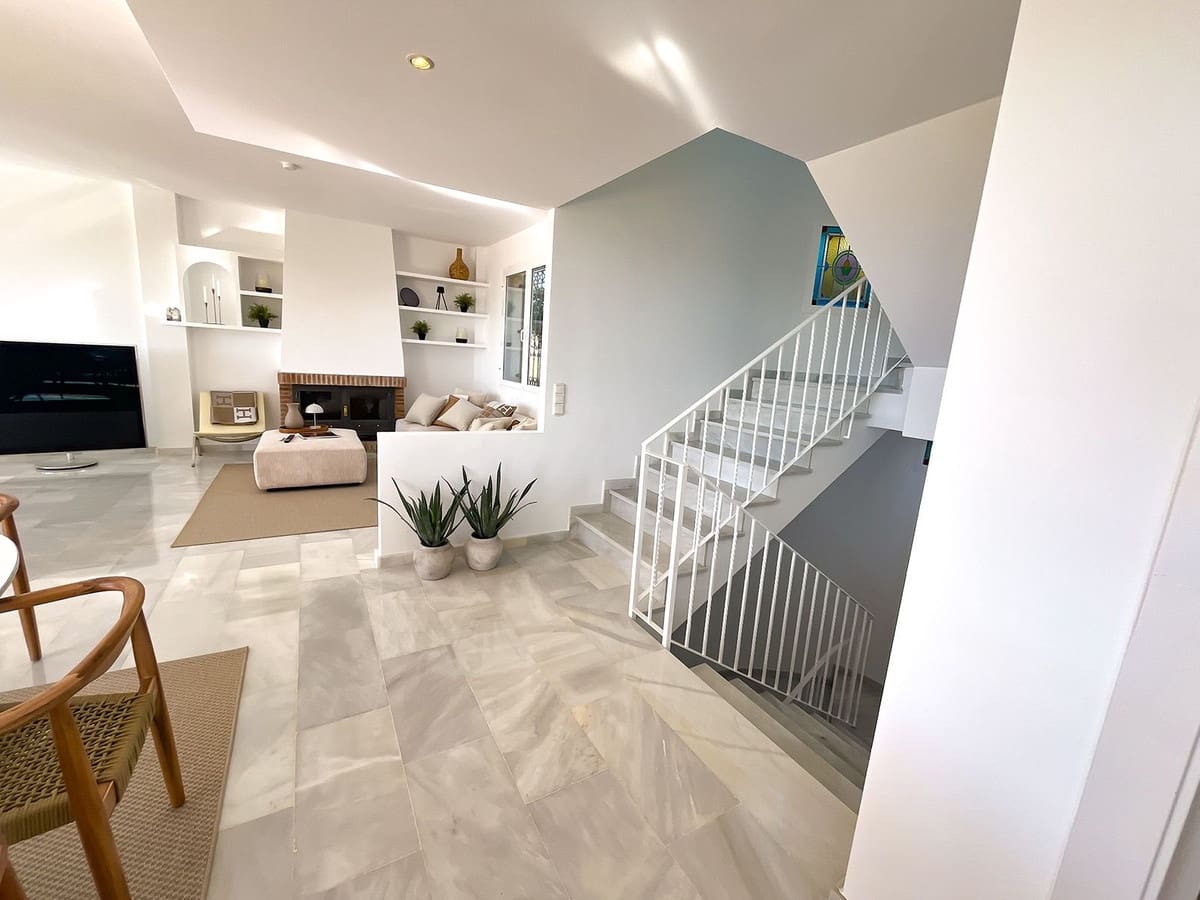 3 soverom Villa til salgs i Mijas Golf med svømmebasseng garasje - € 1 195 000 (Ref: 9474360)