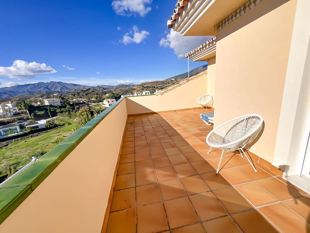 3 soverom Villa til salgs i Mijas Golf med svømmebasseng garasje - € 1 195 000 (Ref: 9474360)