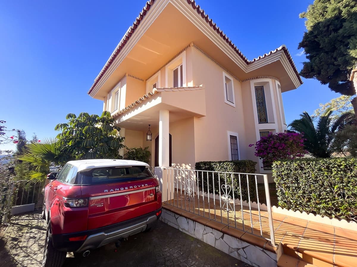 3 soverom Villa til salgs i Mijas Golf med svømmebasseng garasje - € 1 195 000 (Ref: 9474360)
