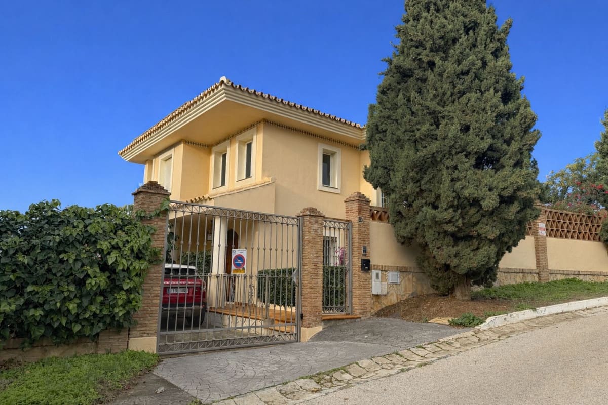 Chalet de 3 habitaciones en Mijas Golf en venta con piscina garaje - 1.195.000 € (Ref: 9474360)