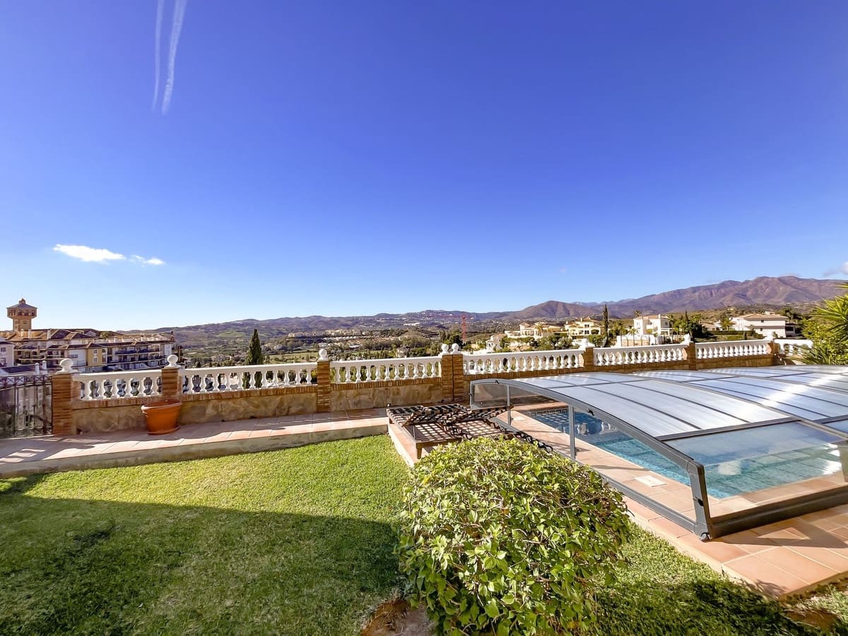 Chalet de 3 habitaciones en Mijas Golf en venta con piscina garaje - 1.195.000 € (Ref: 9474360)