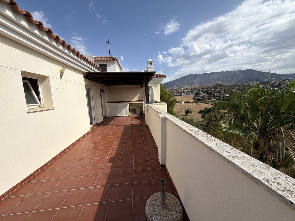 2 bedroom Penthouse for rent in La Cala Hills with pool garage - € 1,900 (Ref: 9905129)