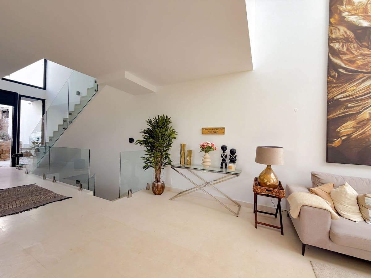 5 slaapkamer Halfvrijstaande villa te koop in Cabopino met zwembad garage - € 1.475.000 (Ref: 9964537)