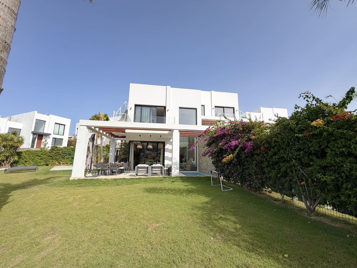 5 slaapkamer Halfvrijstaande villa te koop in Cabopino met zwembad garage - € 1.475.000 (Ref: 9964537)