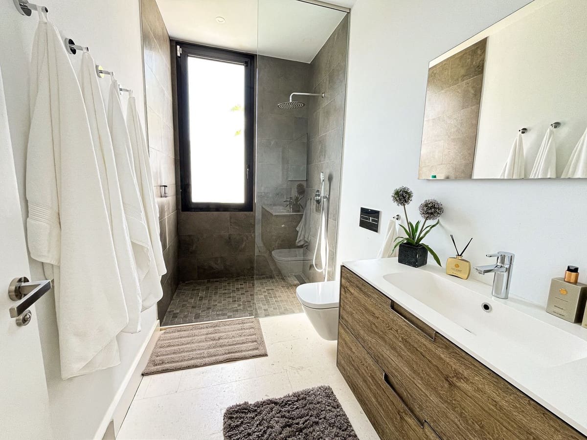 5 slaapkamer Halfvrijstaande villa te koop in Cabopino met zwembad garage - € 1.475.000 (Ref: 9964537)