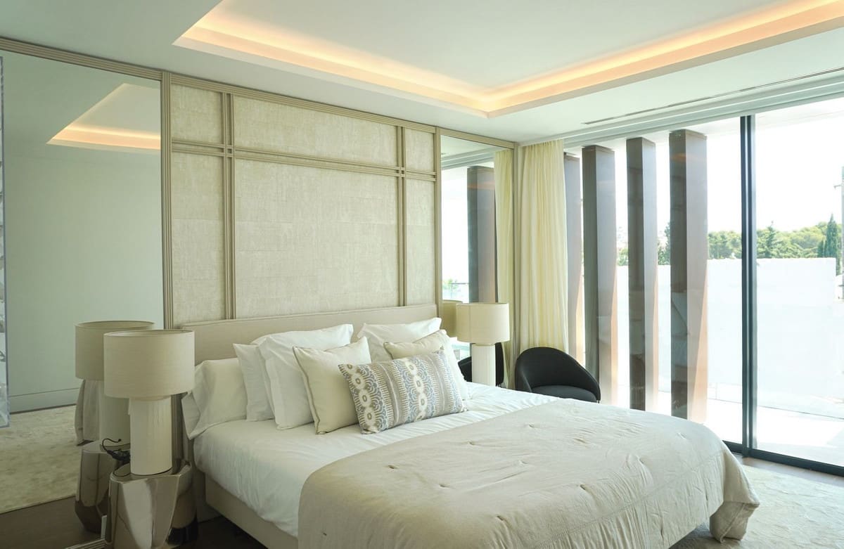 2 bedroom Apartment for sale in Estepona with pool garage - € 995,000 (Ref: 8605686)