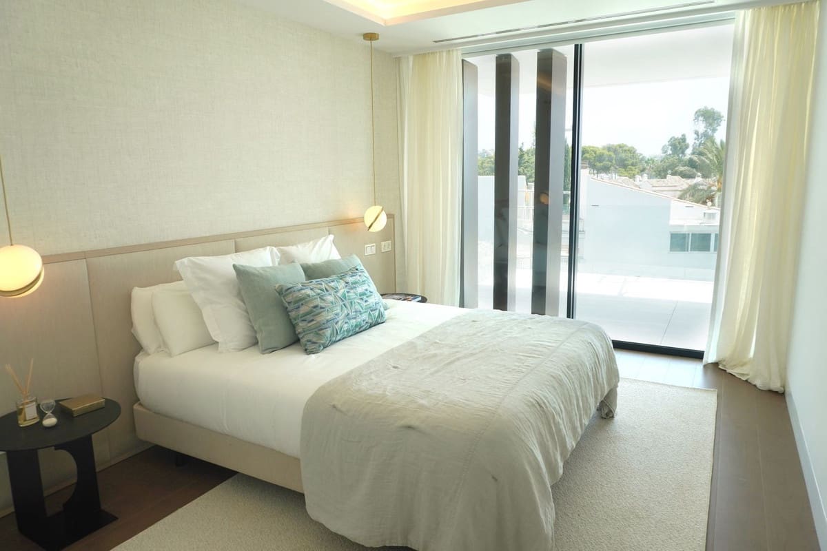 2 bedroom Apartment for sale in Estepona with pool garage - € 995,000 (Ref: 8605686)