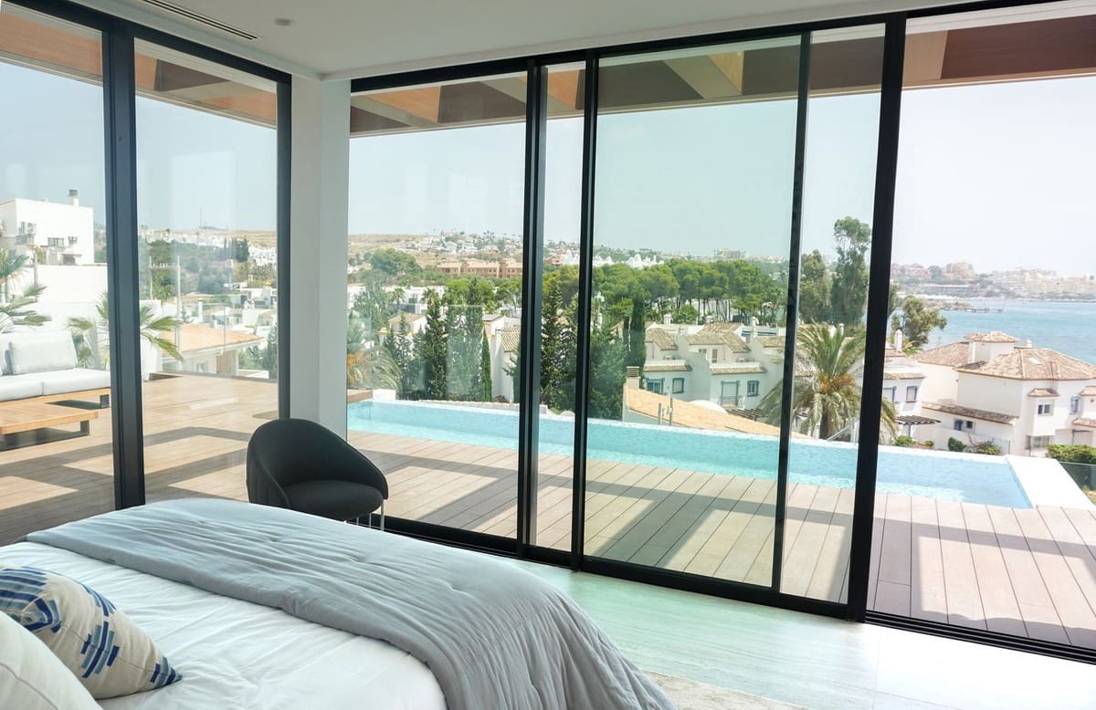 2 bedroom Apartment for sale in Estepona with pool garage - € 995,000 (Ref: 8605686)