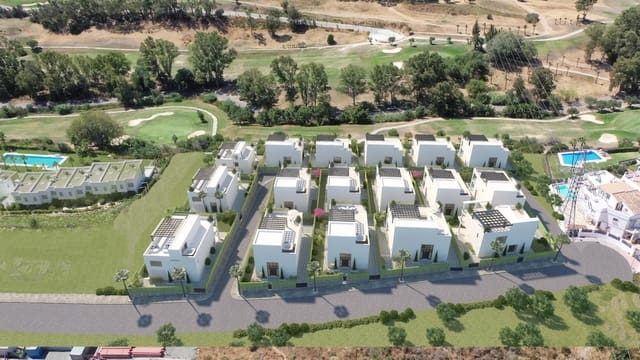 3 bedroom Villa for sale in Estepona - € 1,400,000 (Ref: 8633592)