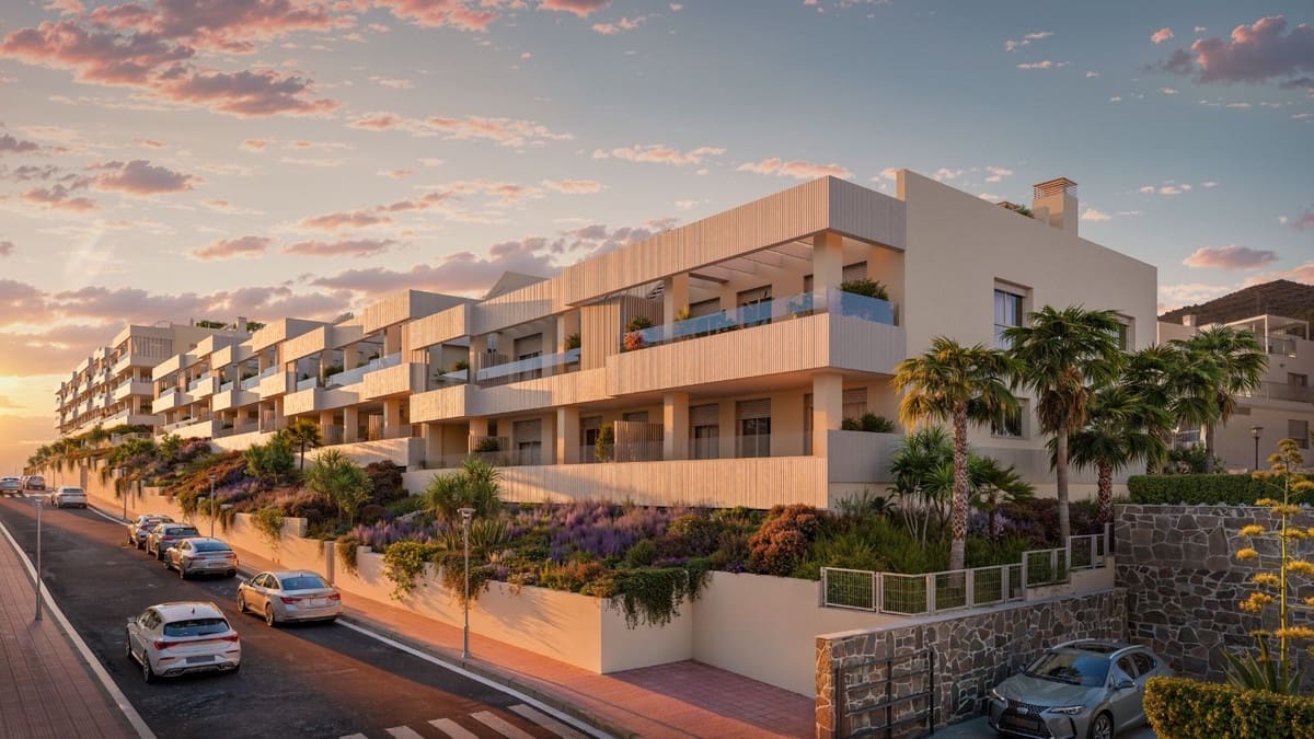 3 bedroom Penthouse for sale in Benalmadena with pool - € 418,000 (Ref: 8635599)