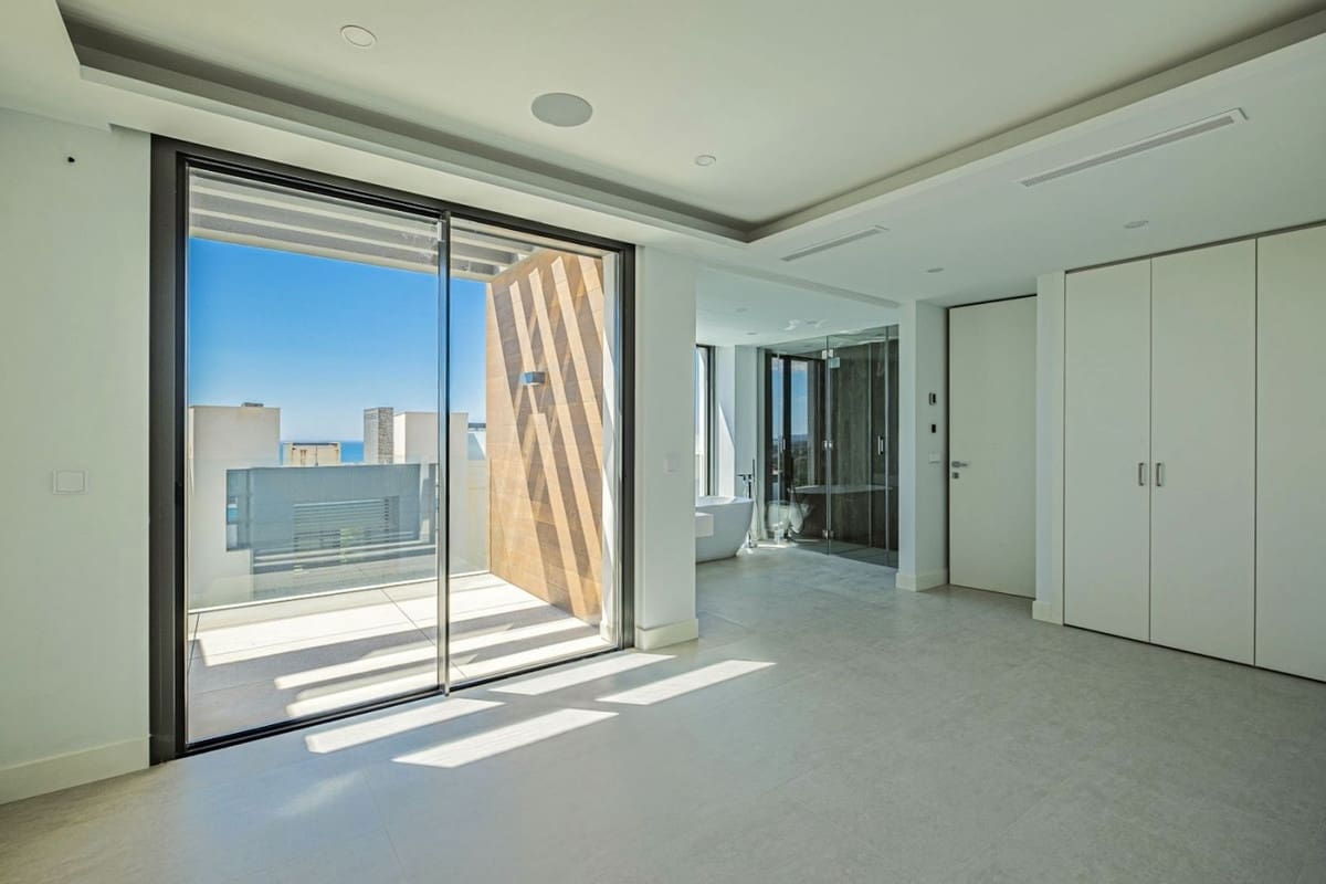 4 bedroom Villa for sale in Benahavis with pool - € 1,490,000 (Ref: 8677283)