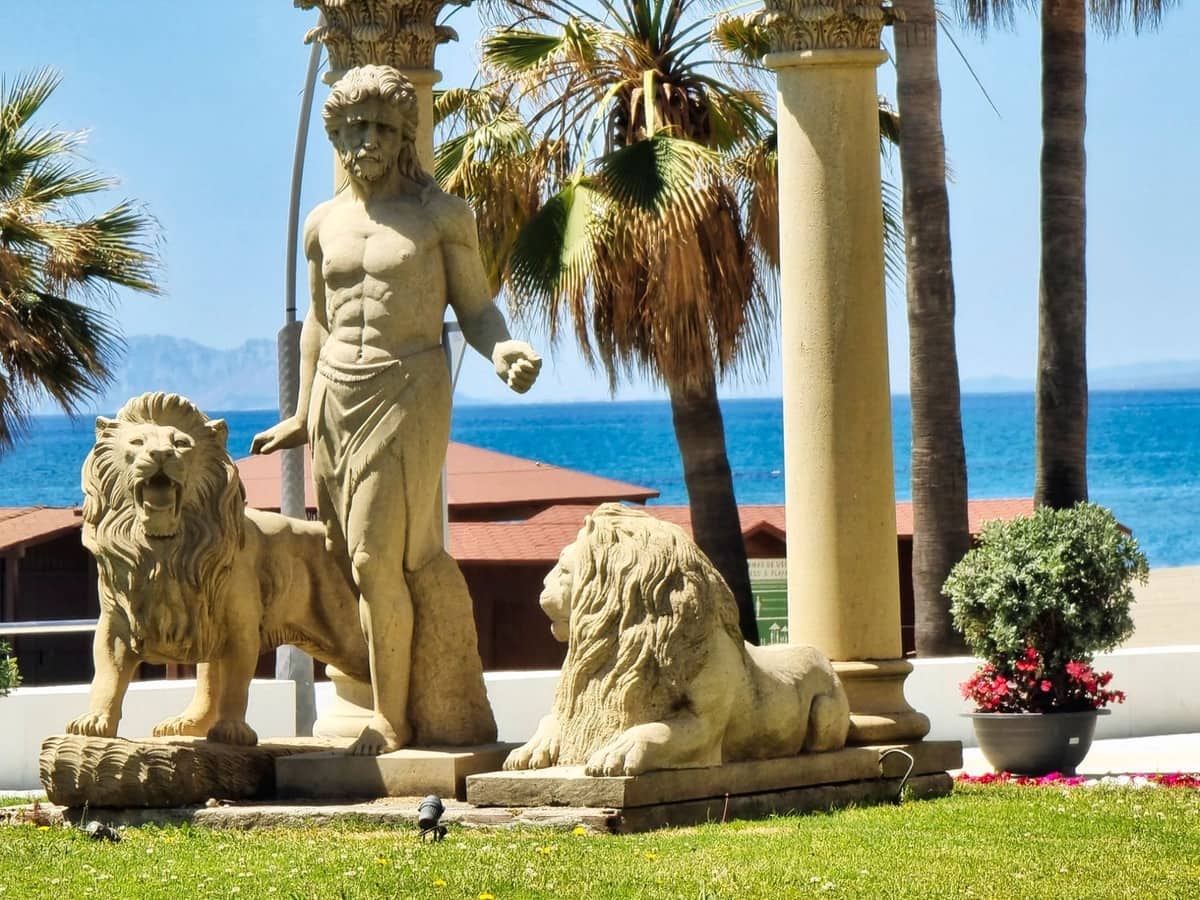 Commercieel te koop in Estepona - € 1.400.000 (Ref: 8677286)