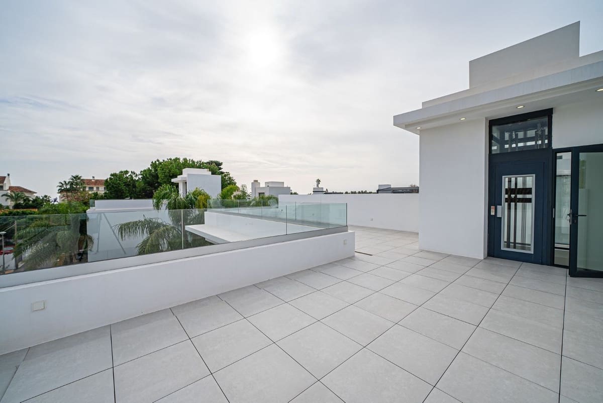 4 slaapkamer Villa te koop in Marbella met zwembad - € 3.750.000 (Ref: 8687099)