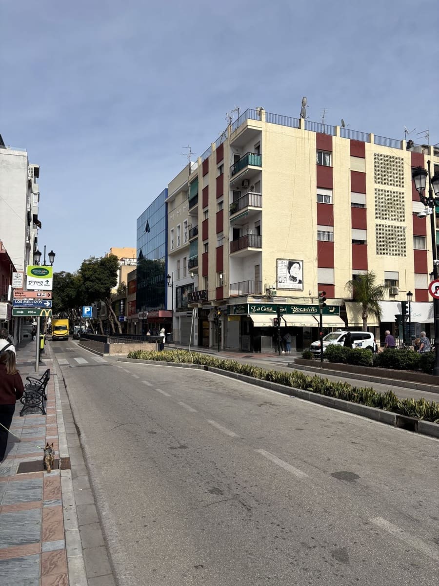 7 makuuhuone Kaupallinen myytävänä paikassa Fuengirola - 2 500 000 € (Ref: 8837792)