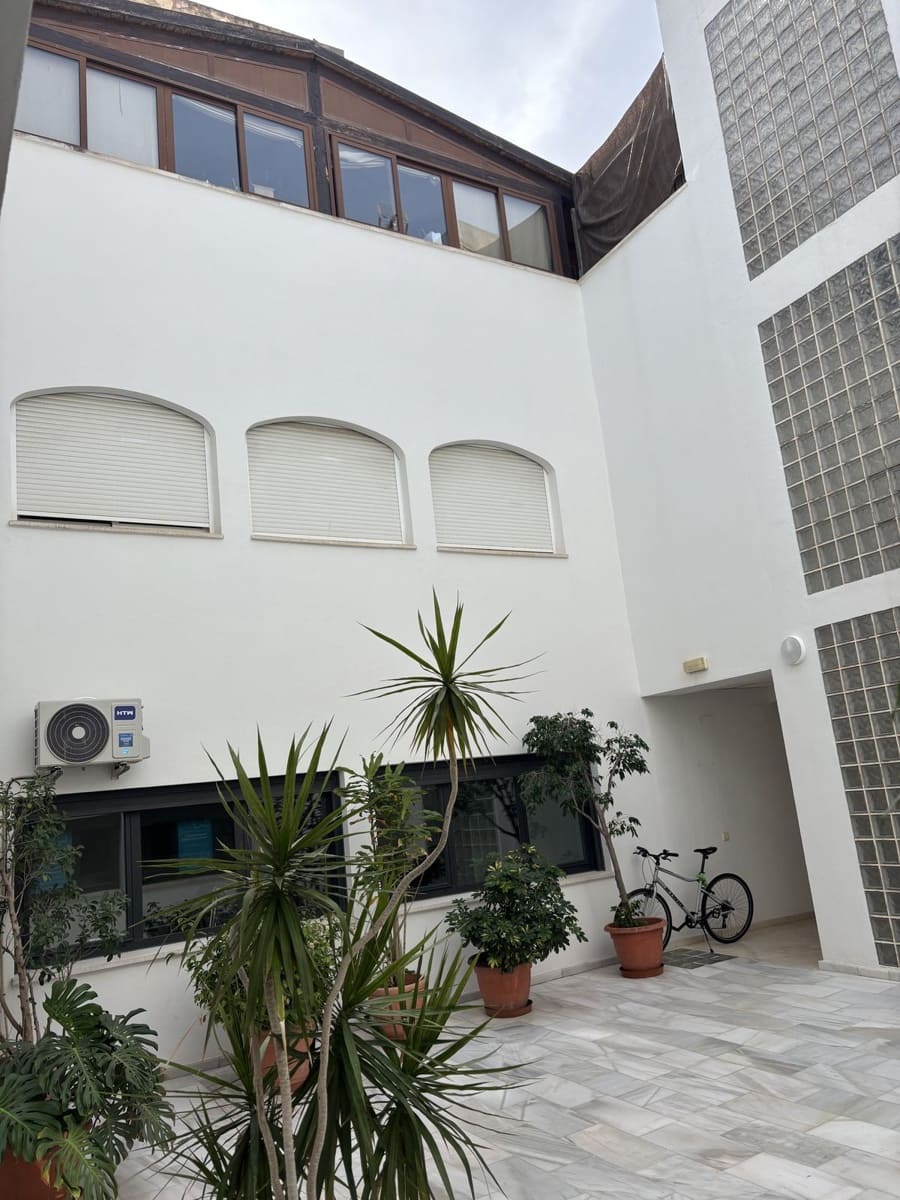 7 makuuhuone Kaupallinen myytävänä paikassa Fuengirola - 2 500 000 € (Ref: 8837792)