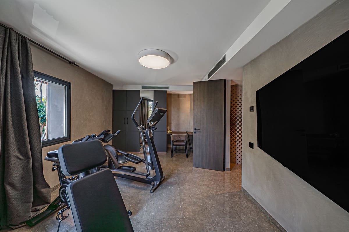 10 slaapkamer Villa te koop in Guadalmina - € 12.900.000 (Ref: 8894066)