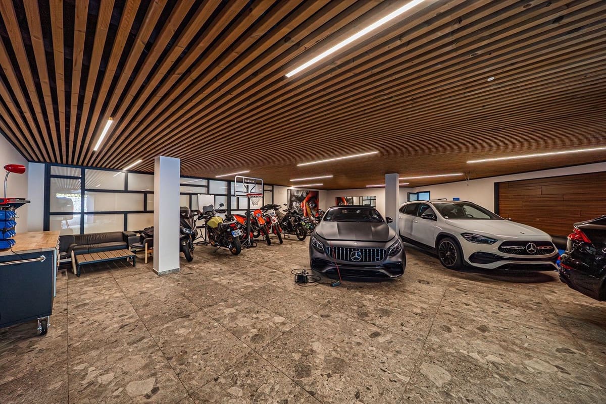 10 slaapkamer Villa te koop in Guadalmina - € 12.900.000 (Ref: 8894066)