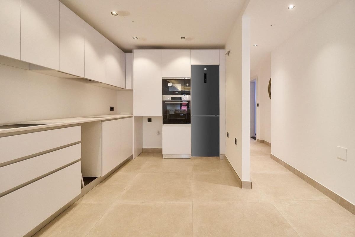 3 bedroom Apartment for sale in Fuengirola - € 450,000 (Ref: 8941848)